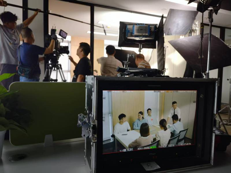 禄劝TVC拍摄公司：科技产品视觉化大师，诠释未来感与功能美学